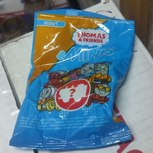 Thomas the Tank Engine 10-pack with surprise gift new