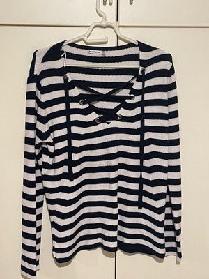 Striped knitted blouse Stradivarius like new, size M, white and blue