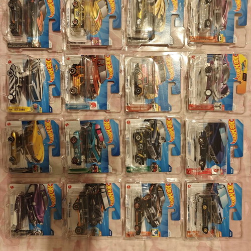 Hot Wheels 16 Super Treasure Hunt cars