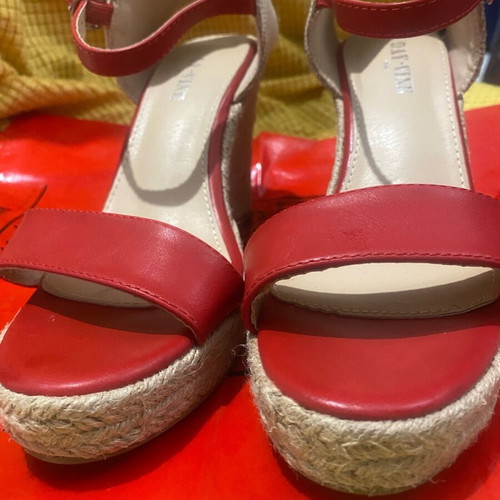 Shoes red platform sandals like new, size 39