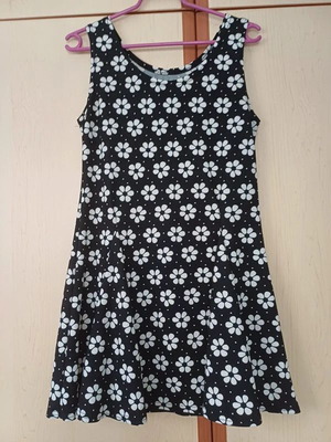 Floral Dress one size like new, black and white