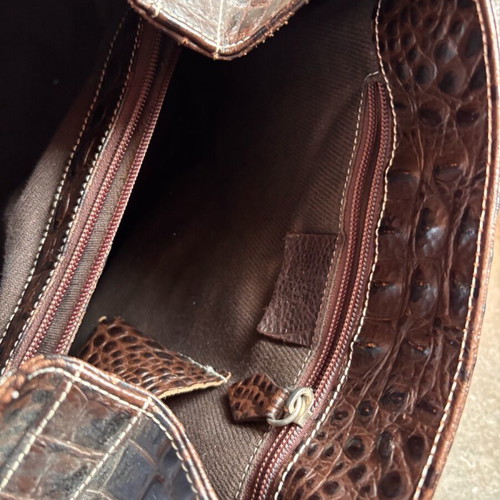 Leather shoulder bag like new, crocodile pattern brown