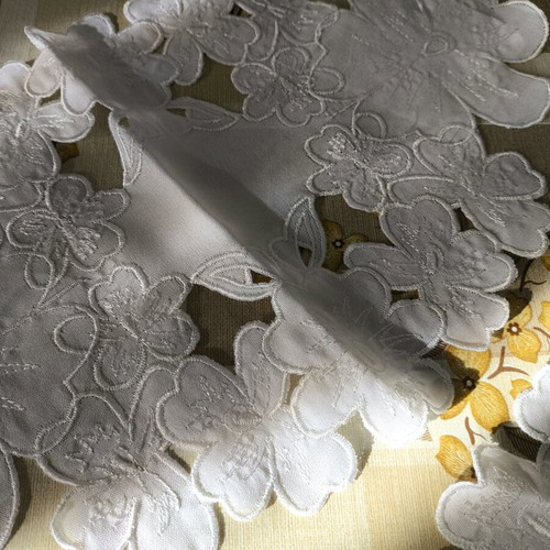 White doilies new, set of 2 with flower design