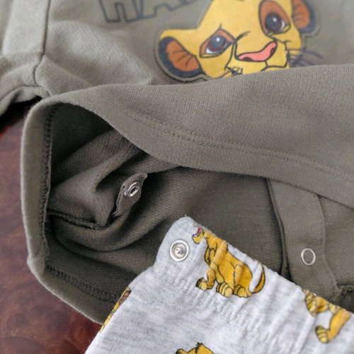 Hakuna Matata baby set like new