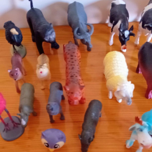 Farm and wild forest animal figures set of 19, like new