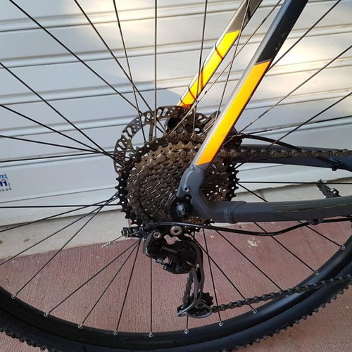 Mountain bike GT like new with accessories