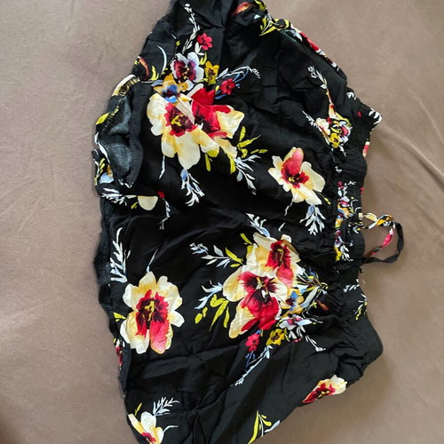 Women's floral fabric shorts airy and cool like new, size XL/XXL