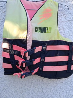 Connelly children's water ski vest used