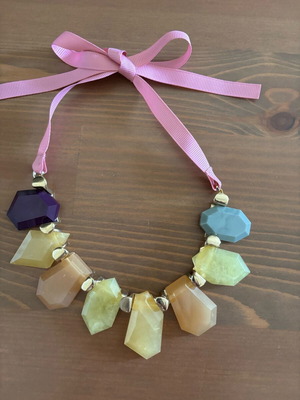 Oriflame necklace like new, beige and multicolored