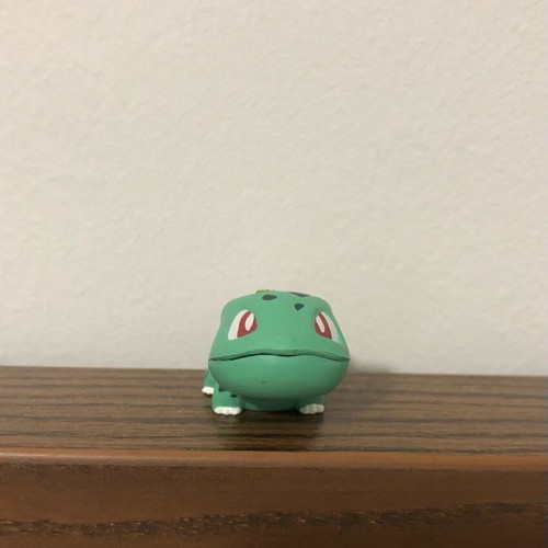 Bulbasaur Pokémon figure with movable head like new