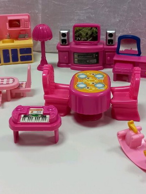 Dollhouse furniture like new