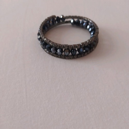Bracelet with sparkling gray beads used