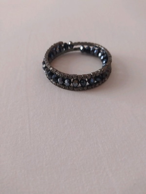 Bracelet with sparkling gray beads used