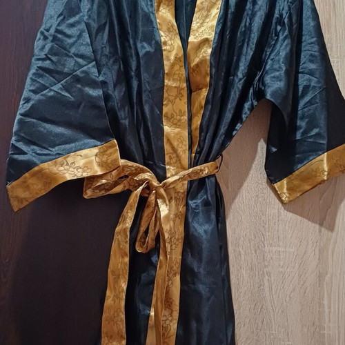 Kimono one size like new, black and gold