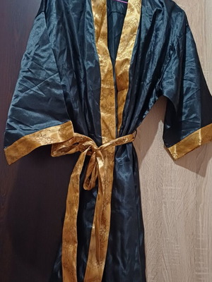 Kimono one size like new, black and gold