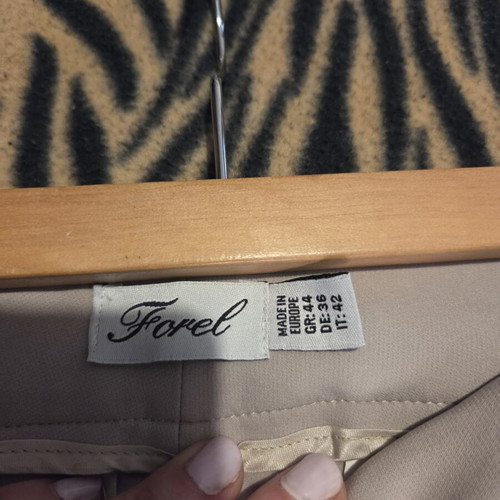 Forel beige pants size S like new