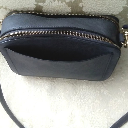 Shoulder bag new with crossbody strap and timeless design