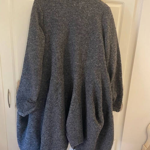 Long coat used with large buttons