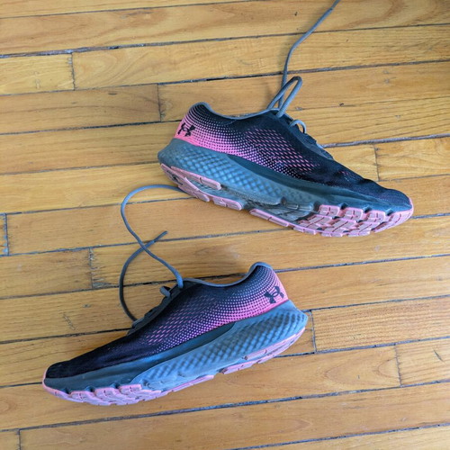 Under Armour Charged Rogue women's athletic shoes size 41 like new, black and pink