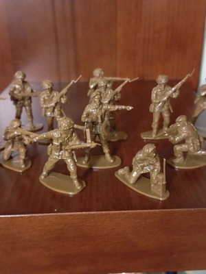 British Paratrooper Toy Soldiers 1:32 Scale used, sold together