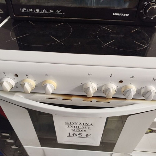 Indesit 60 x 60 Ceramic Cooker