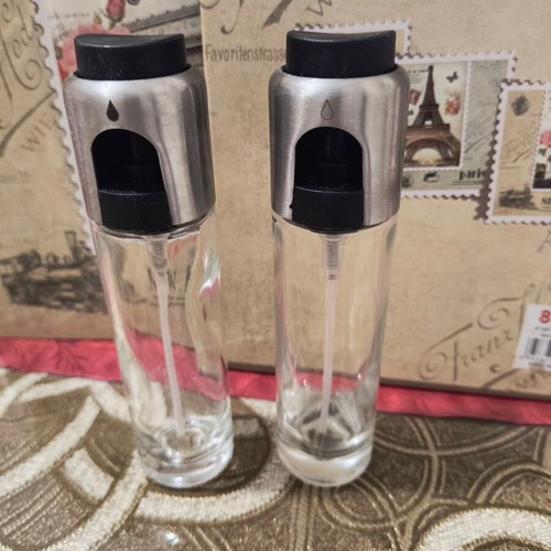 Oil and vinegar containers used, in good condition