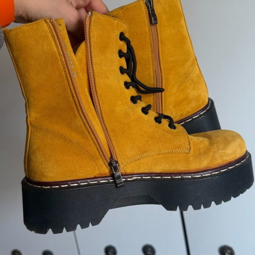 Boots size 40 like new, yellow orange