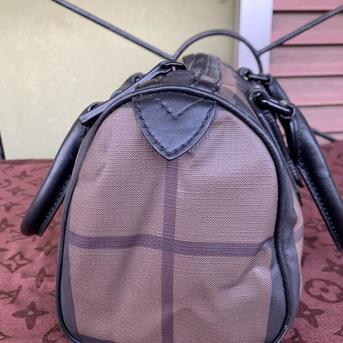Berburry handbag like new, small size