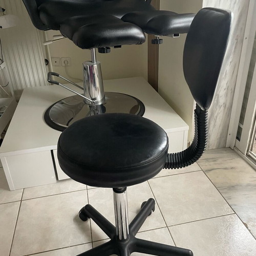 Hydraulic pedicure chair like new with wooden base and drawer