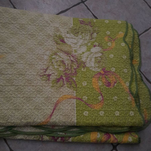 Double quilt like new, green with patterns, 210x220 cm