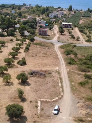 Οικόπεδο γωνιακό οικοδομήσιμο 614 τ.μ. στη Γερακινή Χαλκιδικής