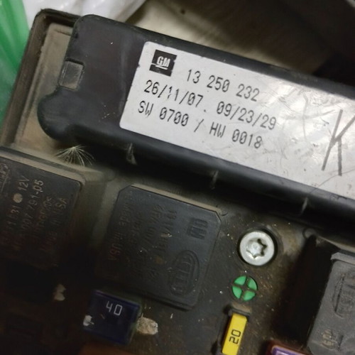 Fuse box Opel Astra H Zafira B 13250232 KA