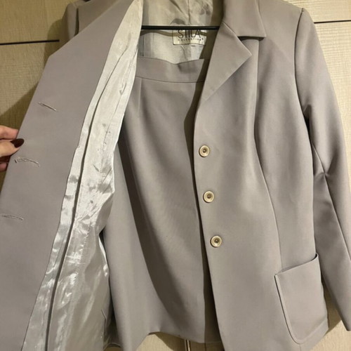Stila Collection gray suit small, like new