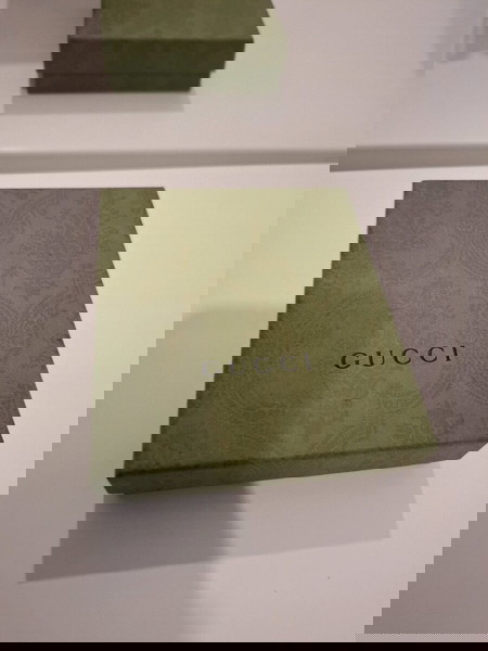 Gucci κουτί για πορτοφόλι έχει και την απόδειξη αγοράς μέσα