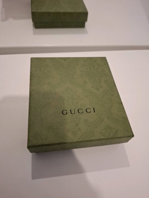 Gucci κουτί για πορτοφόλι έχει και την απόδειξη αγοράς μέσα