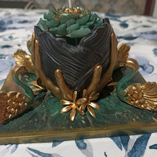 Handmade luxury decorative piece made of resin like new