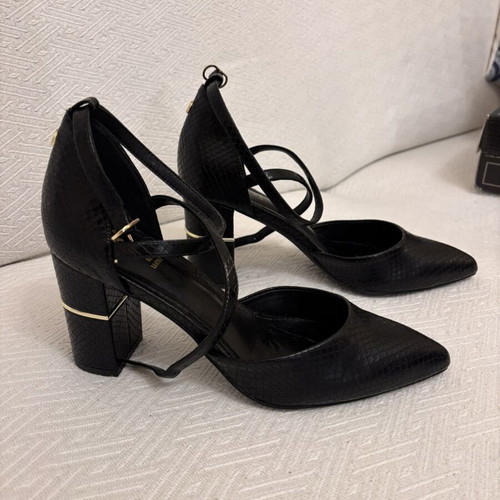 TXT Women Fashion Pumps like new, size 40, black embossed leather