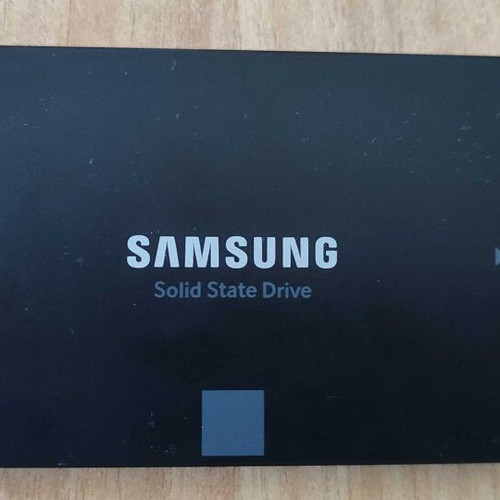 Samsung 870 EVO 1 TB SSD like new, light use