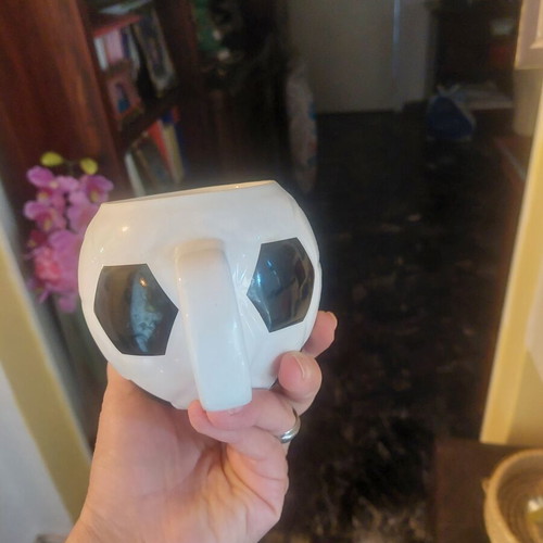 Mug shaped like a ball like new