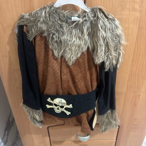 Viking carnival costume like new, size 9-11 with axe