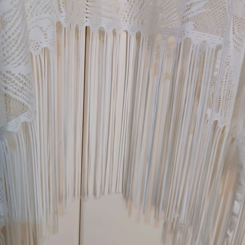 White caftan like new with lace and fringes