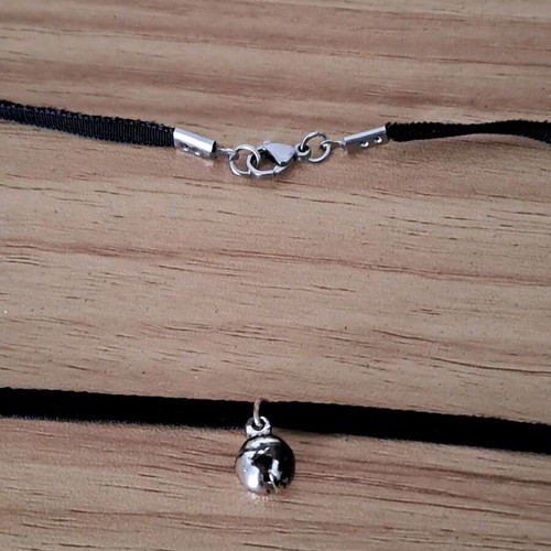 Choker bell thin suede like new