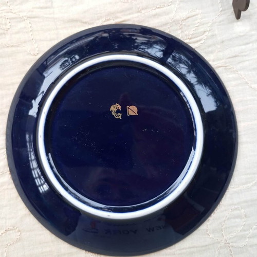 Decorative porcelain plates like new, set of 2, dark blue with gold