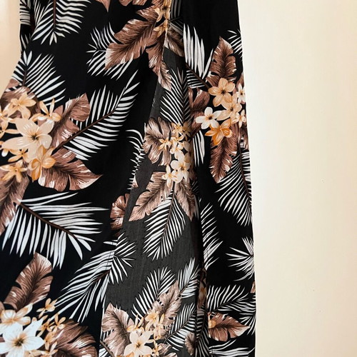 Floral pants like new with side slit and belt, size L