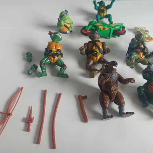TMNT Teenage Mutant Ninja Turtles 1988 action figures used with weapons