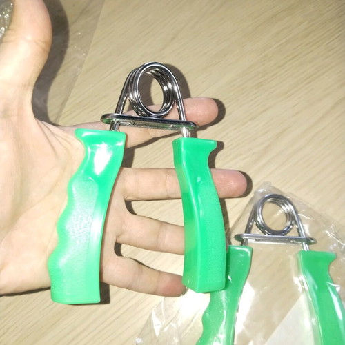 Hand Strengtheners new, set of 2, green color