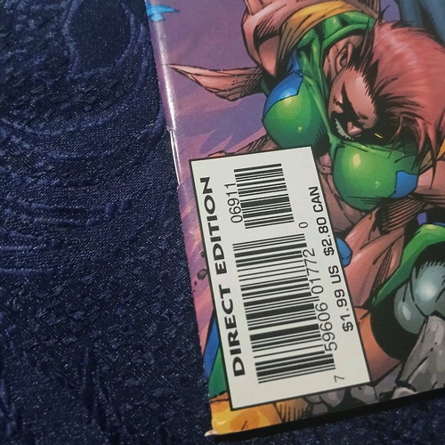 X-Men #69 like new with Carlos Pacheco signature