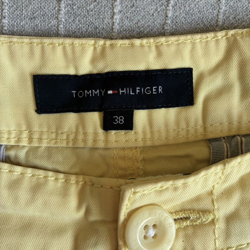 Tommy Hilfiger Butter Yellow Cargo Shorts XL relaxed fit like new