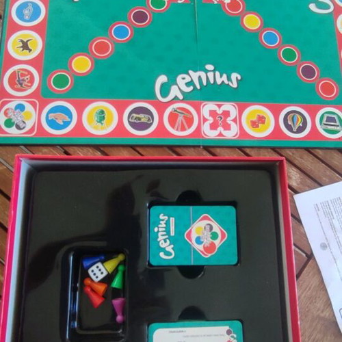 Genius knowledge board game like new