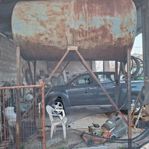 Metal oil tank used 5,000 liters, 2 meters height